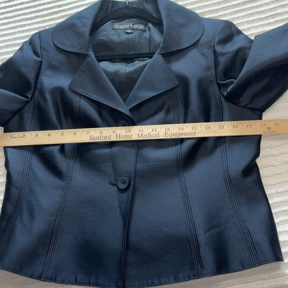 Albert Nipon Navy Wool Silk Blend  short Jacket/Blazer Sz 10 two button classic - Picture 8 of 10